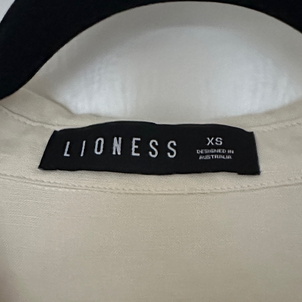 Lioness Women’s Giza Linen  Asymmetrical Plunge Top XS - Picture 6 of 6